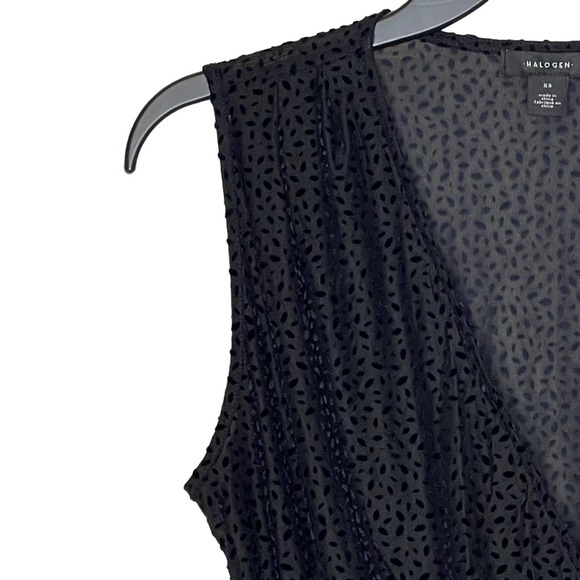 Halogen Women Size XS Flocked Oval Blue Peplum Sleeveless Top Deep V-Neck NWT - Picture 3 of 8